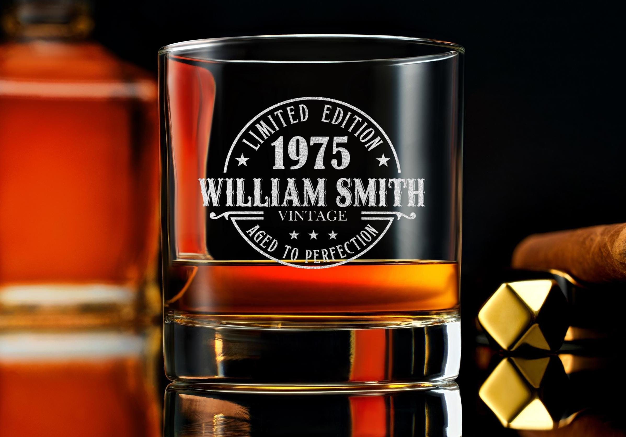 Engraved Stemless Wine Glass – Vintage 1975 Design – Personalized 50th Birthday Gift for Men, Dad, Husband, Brother