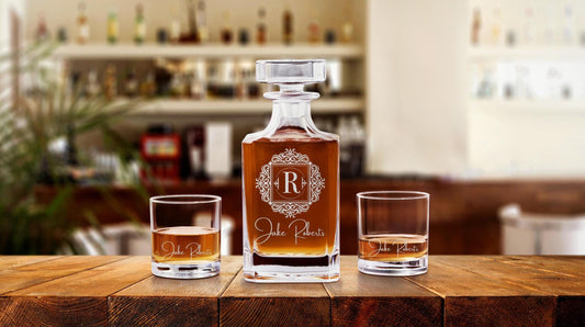 Customized Decanter Gift Set – For Whiskey Drinkers • Bar Enthusiasts – Groomsmen • Husband or Boyfriend • Friend – Engraved & Boxed